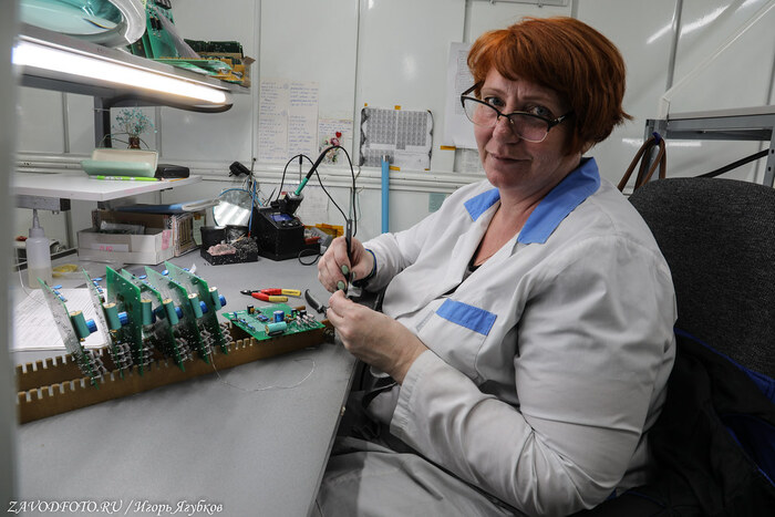 Из серии «Именно они делают Россию великой» - снято мной на АО «Завод «Инвертор» (входит в структуру ГК «Акрон Холдинг»)