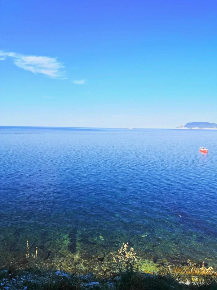 Безмятежная синева - Моё, Море, Небо, Синий, Черное море, Новороссийск, Цемесская бухта, Мобильная фотография, Пейзаж