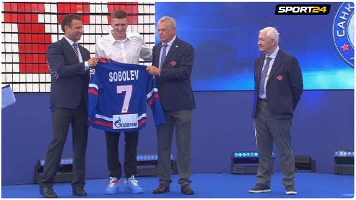 Как сообщает петербургский клуб, контракт с форвардом рассчитан на три сезона с возможностью пролонгации еще на год.