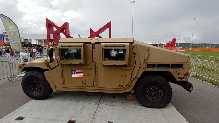 HMMWV Humvee