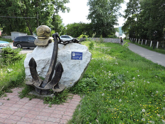 Слюдянка. Памятники водолазам - Моё, Автопутешествие, Путешествие по России, Памятник, Слюдянка, Иркутская область, Длиннопост