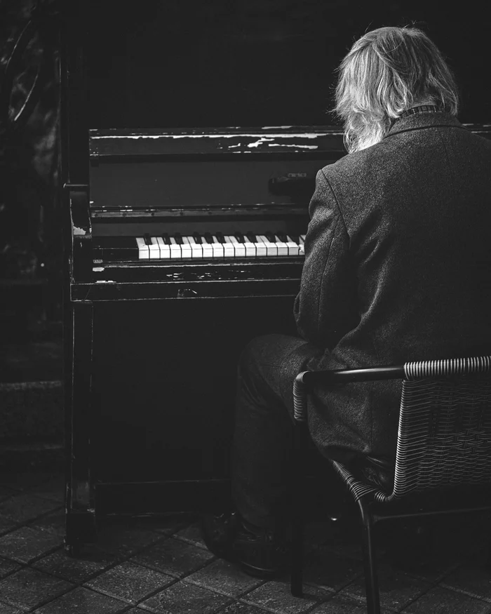 Street music. In every sense - My, Street photography, Black and white photo, Sony, The photo, Minsk, Longpost