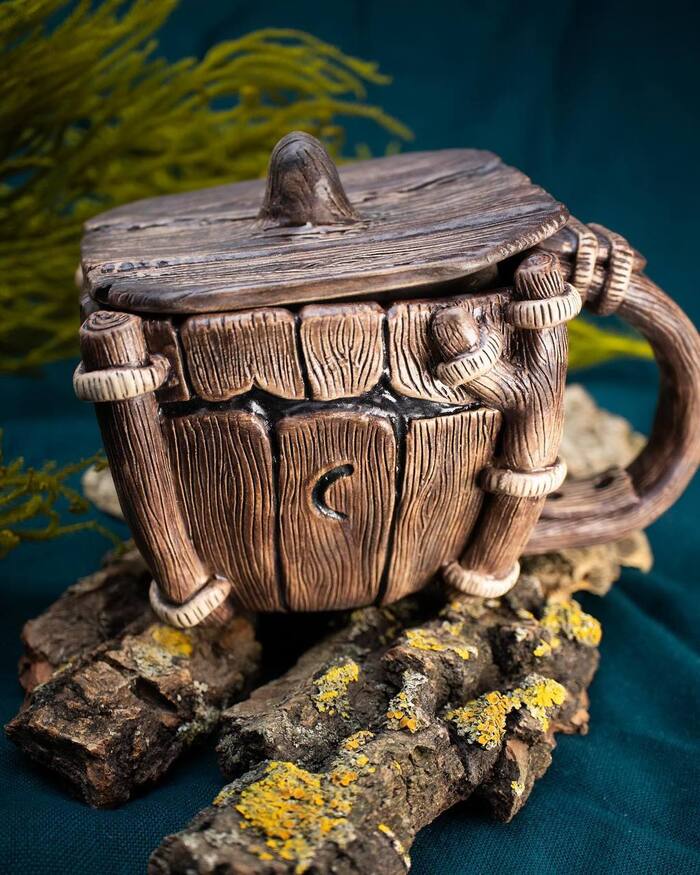 Ceramicists have figured out the secret to sales and have started making mugs in the shape of Shrek sitting in his wooden toilet. - Shrek, Кружки, Marketing, Humor, Toilet, Telegram (link), Video, Soundless, Vertical video, Longpost