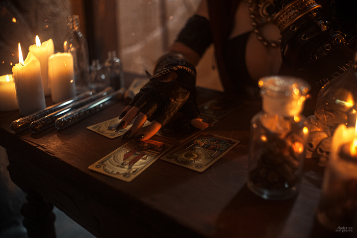 Мы так и не знаем итогов расклада. Сведущие в таро, расскажите плиз