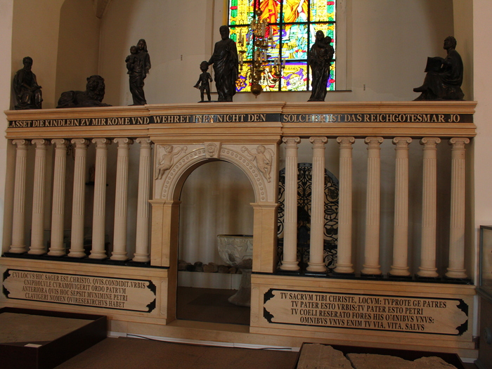 Крестильная капелла с чашей