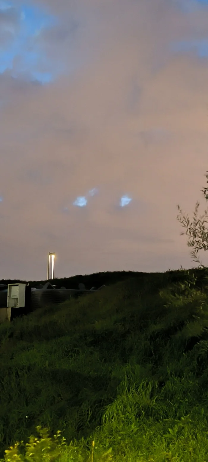 Someone is watching us - Images, Sky, Mobile photography, Observers, Evening, Clouds, Longpost