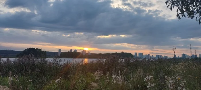 Вечерний пейзаж во время прогулки - Моё, Пейзаж, Вечер, Прогулка по городу, Мобильная фотография, Видео, Длиннопост