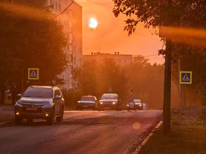 Something at sunset - My, Car, A pedestrian, Crosswalk, Mobile photography, Sunset