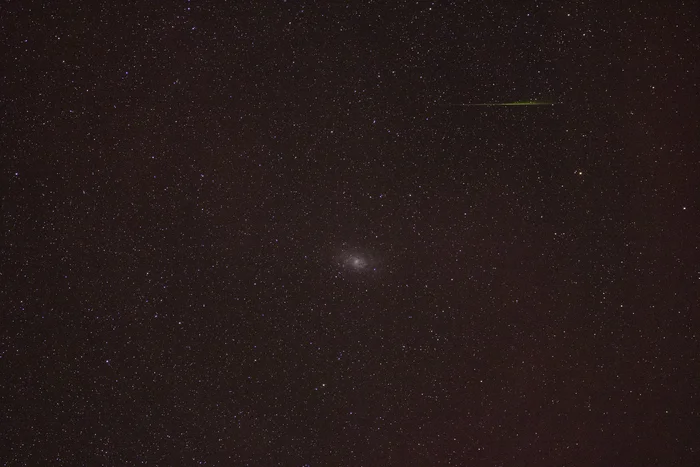 The Triangulum Galaxy (M33) and a meteor in the aurora borealis - My, Starry sky, Stars, Milky Way, Astrophoto, Night, Polar Lights, Galaxy, Meteor