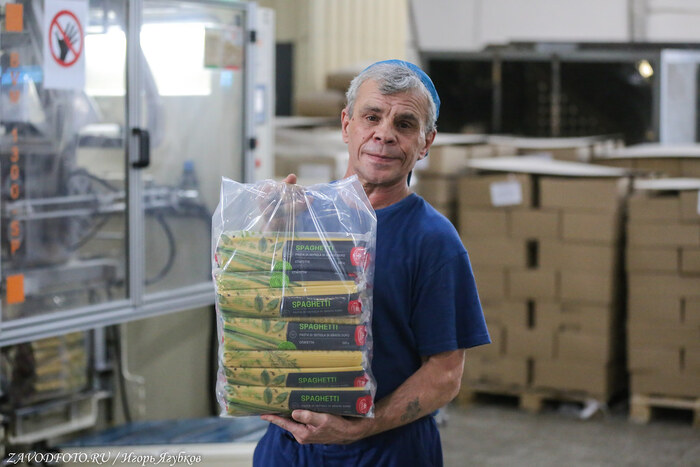 Из серии «Именно они делают Россию великой» - снято мной на Орской макаронной фабрике (Агро-Альянс ОМФ)