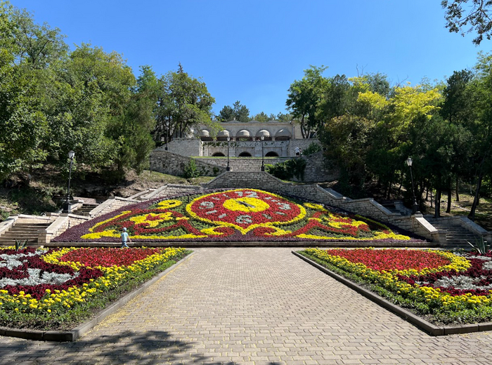 Академическая галерея.
