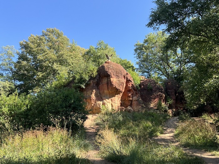 "Красные камни"