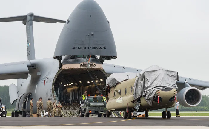 Continuation of the post Beluga swallows members of a related family - Aviation, Helicopter, Airplane, Loading, The photo, Longpost, Transport, Boeing ch-47 Chinook, Reply to post