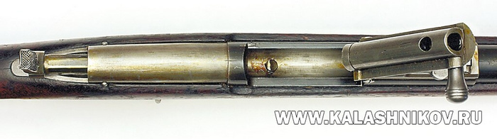 4,2-лн стрелковая винтовка обр. 1868 г. (Бердана № 1). Вид сверху на открытый затвор. Фото ВИМАИВиВС