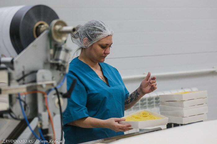 Из серии «Именно они делают Россию великой» - снято мной на Орской макаронной фабрике (Агро-Альянс ОМФ)