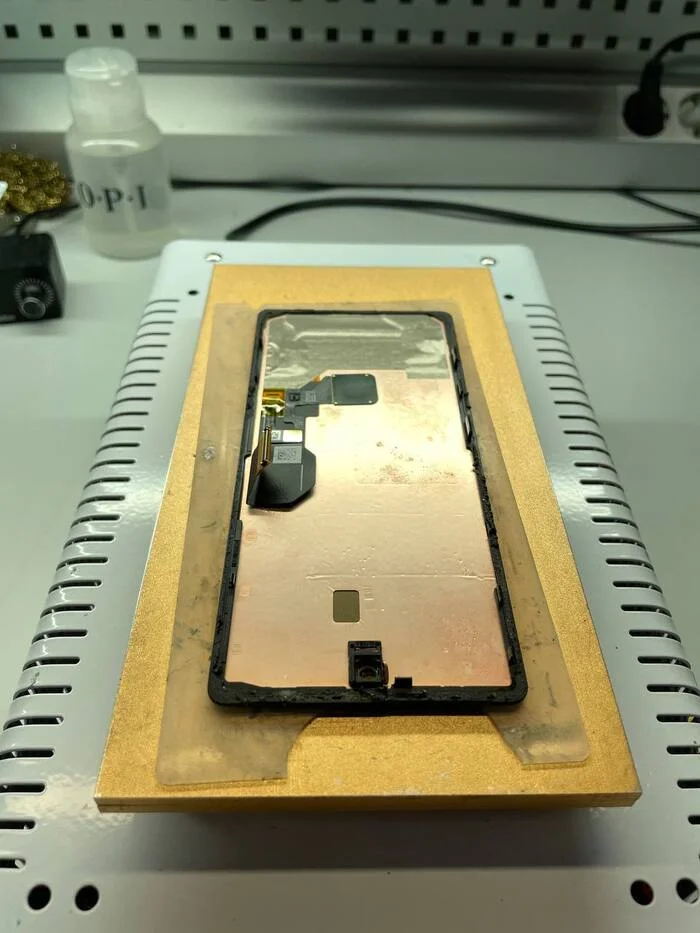 Glass replacement on Google Pixel 6A in Saint Petersburg. Broken display (glass). Pixel – iPhone in the Android world? - My, Ремонт телефона, Glass replacement, Saint Petersburg, Google pixel smartphone, Repair of equipment, Breaking, Service center, Rukozhop, Video, Vertical video, Longpost