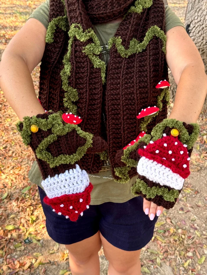 Mushroom mittens - My, Crochet, Needlework without process, Knitting, Mittens, Gloves, Mitts, Mushrooms, Fly agaric, Moss, Longpost