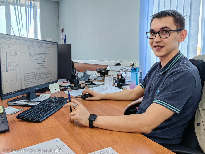 Из серии «Именно они делают Россию великой» - снято мной на АО «Завод бурового оборудования» (Оренбург)