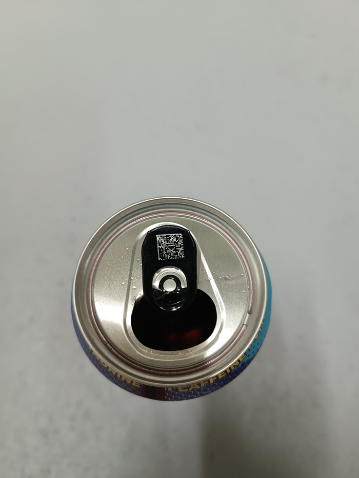 Вы только посмотрите, как элегантно решили, просто методом гравировки нанесли на саму крышечку пи красиво и не мешает и бумагу не пьёшь