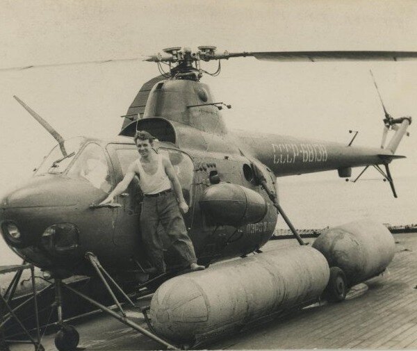 Вертолет Ми-1МГ плавбазы китобоев «Юрий Долгорукий». 1965 г.