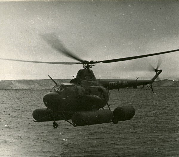Вертолет Ми-1МГ плавбазы китобоев «Слава». 1965 г.