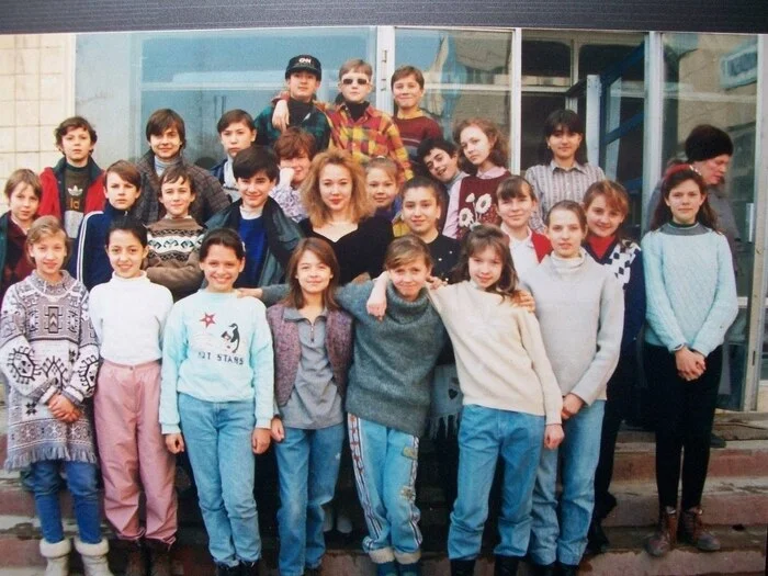 Schoolchildren of the 90s were the most free. They wore what they wanted to school. - School, 90th, Images, Pupils, Teenagers, Childhood, Memories, Nostalgia, Childhood of the 90s, Telegram (link)