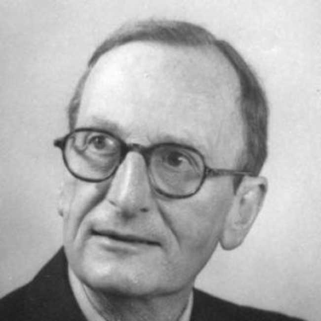 (Невероятно, но факт: единственное норм изображение А. Даггана, которое я нашла. Было ещё одно, прям со скрина из книги, где он молодой, но очень маленькое)