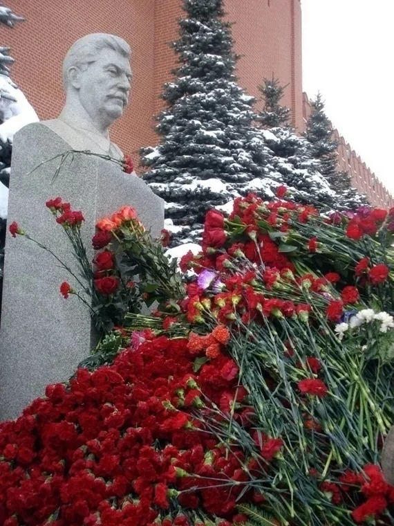 Bust of I.V. Stalin on Red Square. Always in flowers - Stalin, the Red Square, Monument, the USSR, Made in USSR, Politics