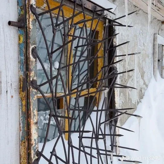 Window opposite the school football pitch - Window, Lattice, Football, Humor, Armature, Wrangel Island, Thorns