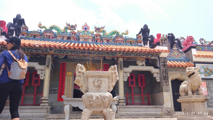 Начальству лишь бы в кадр попасть)