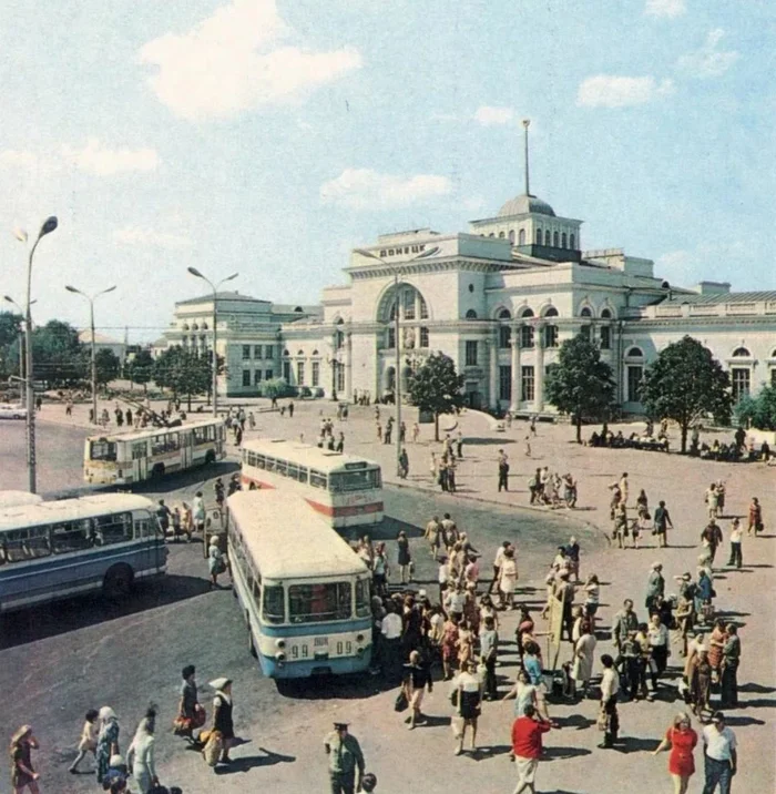 Donetsk, station square, USSR, 1980 - Donetsk, DPR, Donbass, the USSR, Made in USSR, Nostalgia, Childhood in the USSR, Retro, 80-е, Telegram (link), Politics