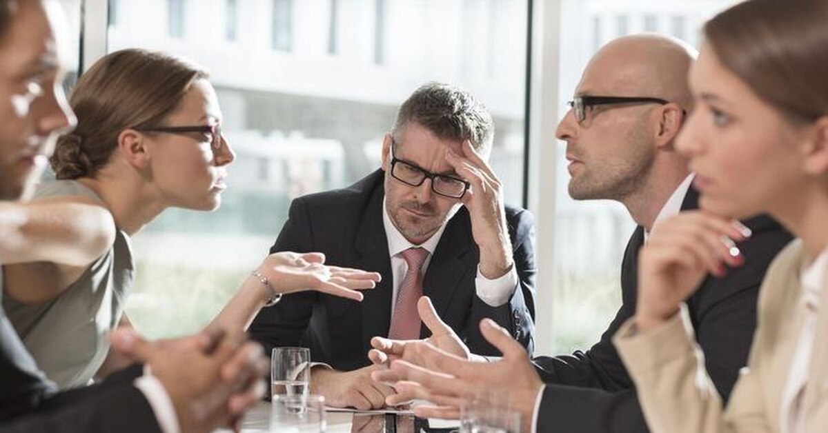 Уступчивость в конфликте. Принужденное общение. Деловой конфликт. Спор в офисе. Принужденное общение.