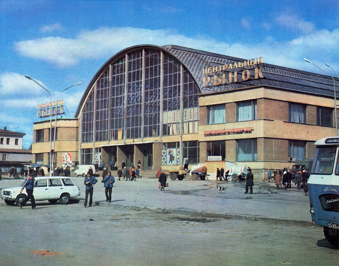 Сенной рынок. Именно таким я его и запомнил. Да он и сейчас вроде бы не сильно изменился, если судить по фотографиям.