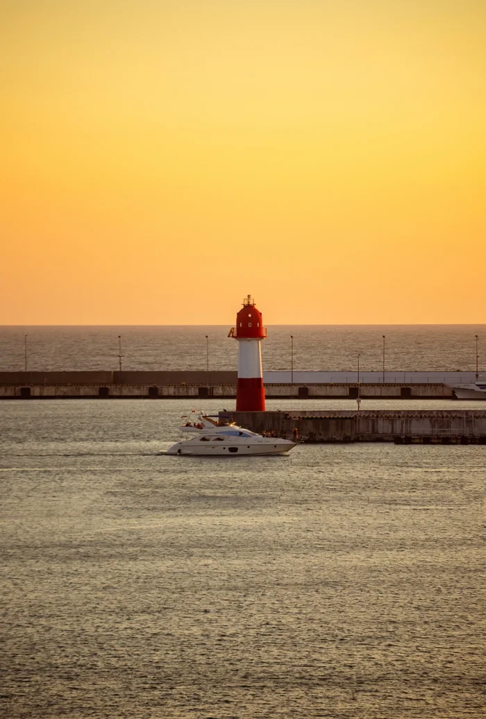 Sochi. Evening. Seaport - My, The photo, Beautiful view, Beginning photographer, Sochi, Black Sea, Lighthouse, Sea, Sunset