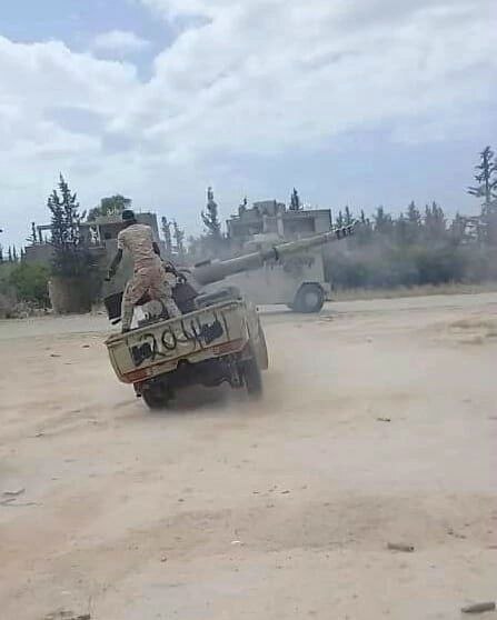 Libyan Toyota Land Cruiser pickups armed with 90mm GIAT F1 low-impulse cannon turrets - Gantruck, Weapon, Longpost