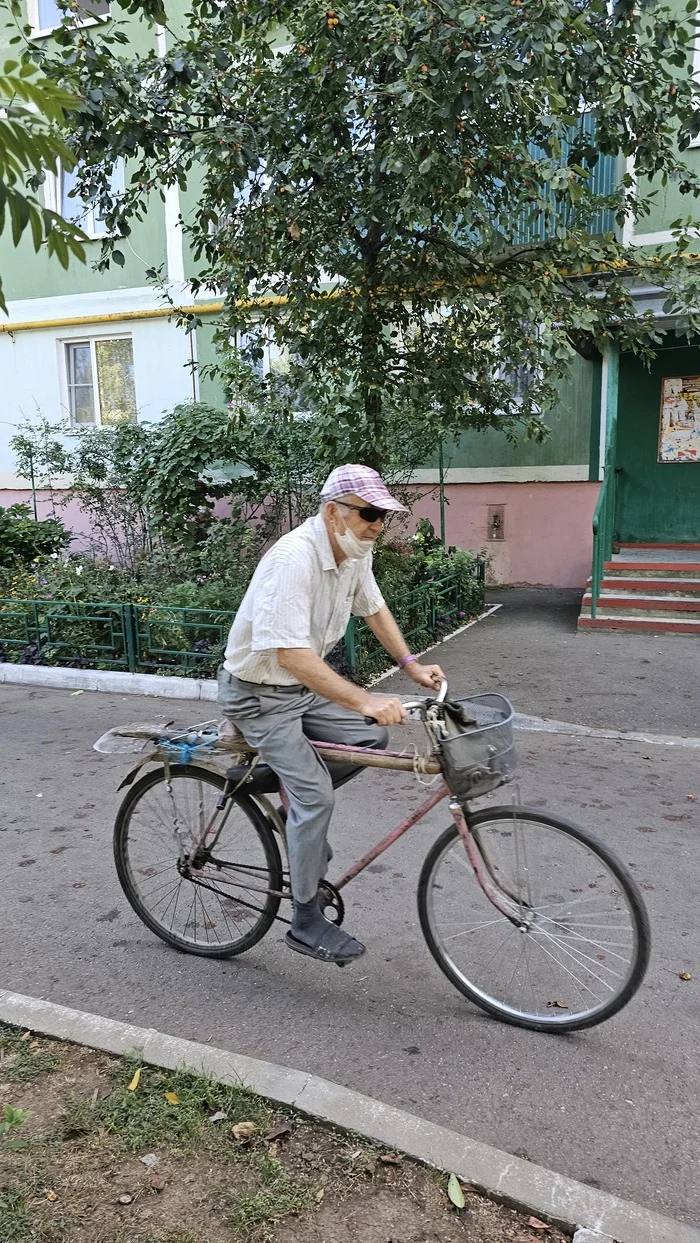 Just a grandfather, just on a bike. Or not just (2 photos + text) - My, Mobile photography, But what if, Longpost