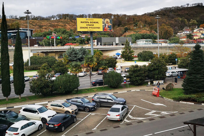 Чувствуется родная земля! По прилете ещё и таксисты попались назойливые и хамоватые.