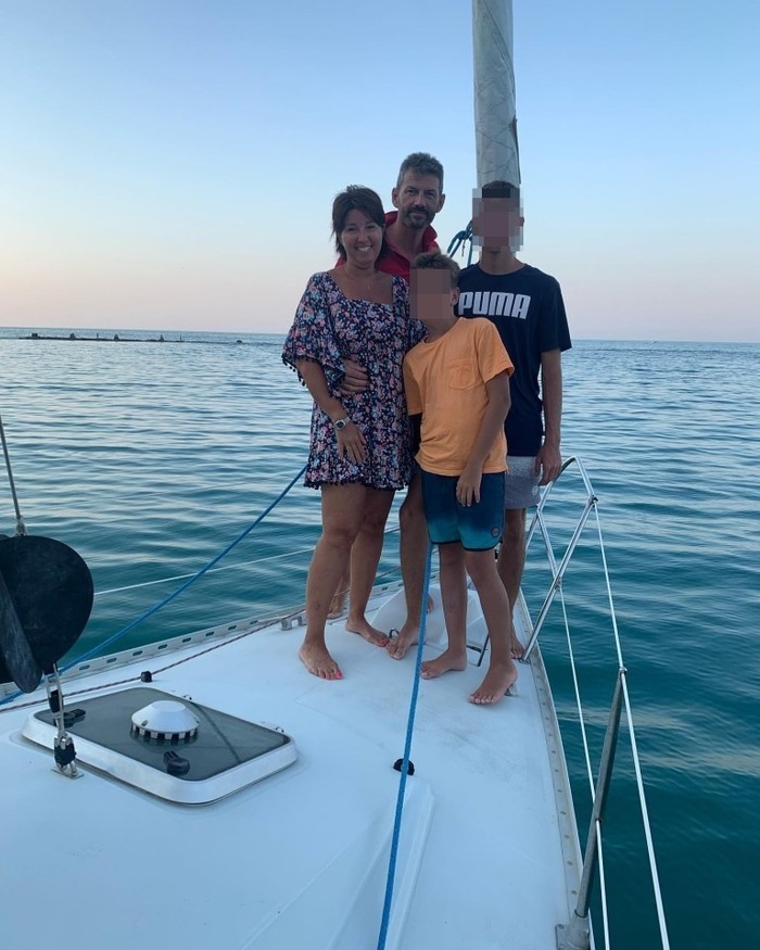 Семейная прогулка на яхте. «Отчужденность» будущего убийцы не бросается в глаза