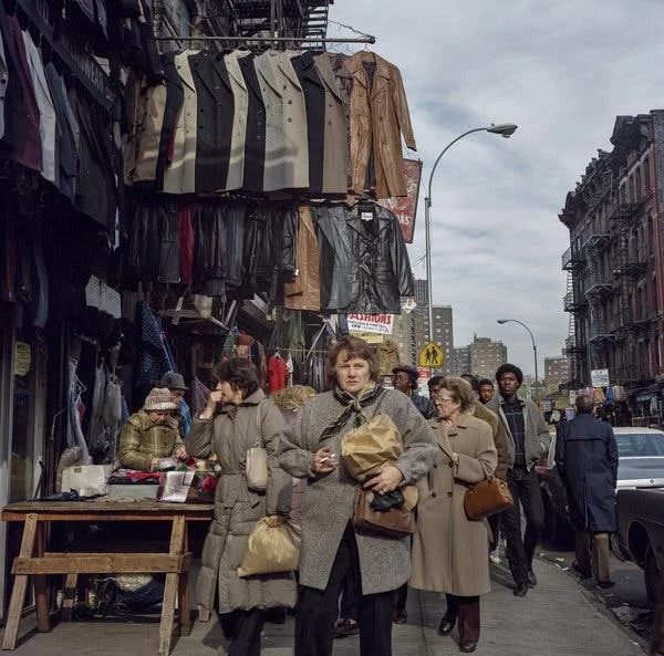 New York in the 80s, I wonder if they also had cardboard boxes when they tried on pants? - New York, Market, Bazaar, Old photo, USA, Retro, 80-е, The photo