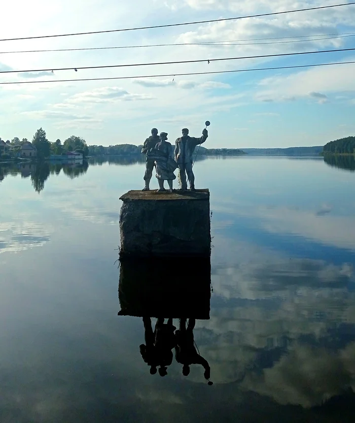 Sculptures on the Ochersky pond - My, Permian, Perm Territory, Mobile photography, Longpost