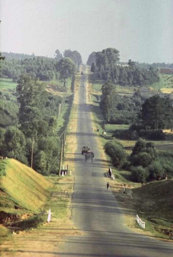 Дорога в Могилевскую область. Белорусская ССР, 1963 год - Республика Беларусь, Могилев, Дорога, СССР, Сделано в СССР, Детство в СССР, Красота, Старое фото, 60-е, Telegram (ссылка)