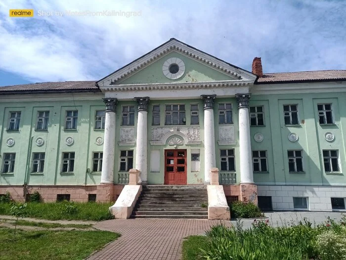 The building of the Valentin Pikul Library - My, Baltiysk, Kaliningrad, Kaliningrad region, City walk, Street photography, The photo, Architecture, Longpost