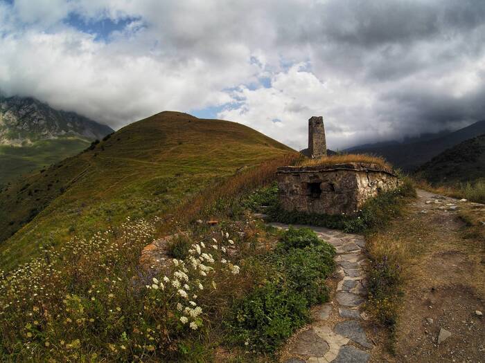 Dargavs. Crypt and watchtower - My, The photo, Travels, Landscape, The mountains, Caucasus, Caucasus mountains, North Ossetia Alania, Architecture, Historical building, История России