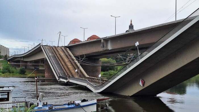 Another bridge has fallen - Bridge, Collapse, Dresden, The photo