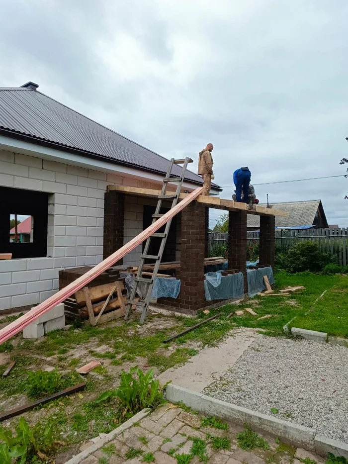 On one of our projects Turnkey House we started installing the roof - My, Building, All about private construction, Porch, Brigade, Builders, Home construction, Longpost