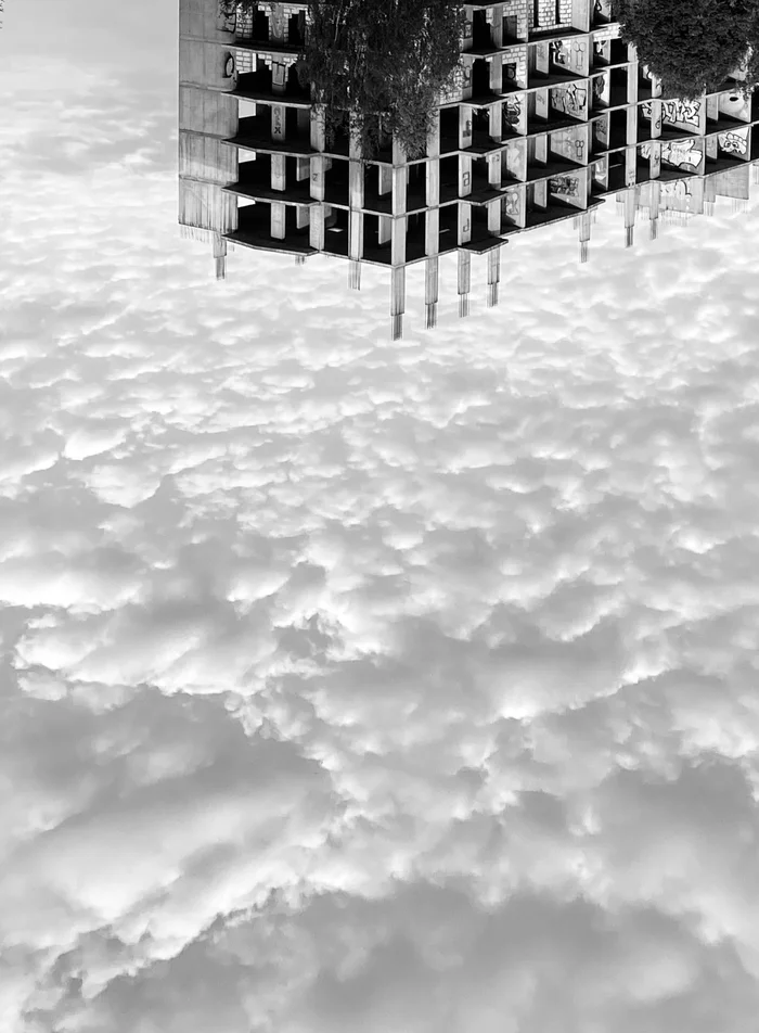 Beyond the clouds - My, Skyscraper, Clouds, Black and white photo, Mobile photography