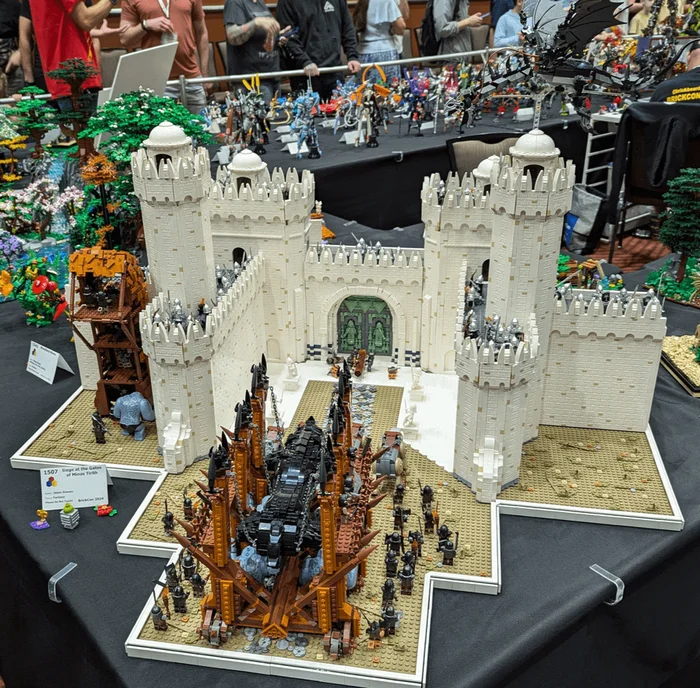 #MOC of the day The Siege at the Gates Minas Tirith by Giambi - Lego, Constructor, Moc, Fantasy, Lord of the Rings, Longpost