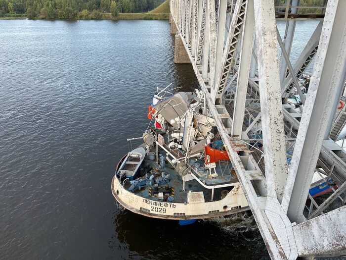 Major accident on the Volga in Kostroma - Video, Vertical video, Fail, Crash, Vessel, Soundless, Longpost