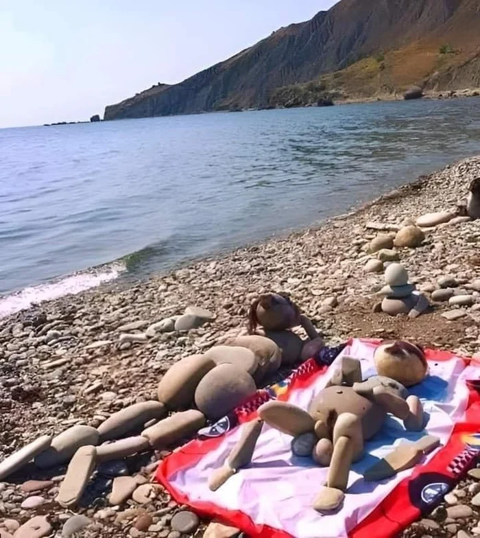 Nudist beach - A rock, Humor, Sculpture, Beach, Pebbles, Cobble, Vacationers, Penis, Installation, The photo, Repeat