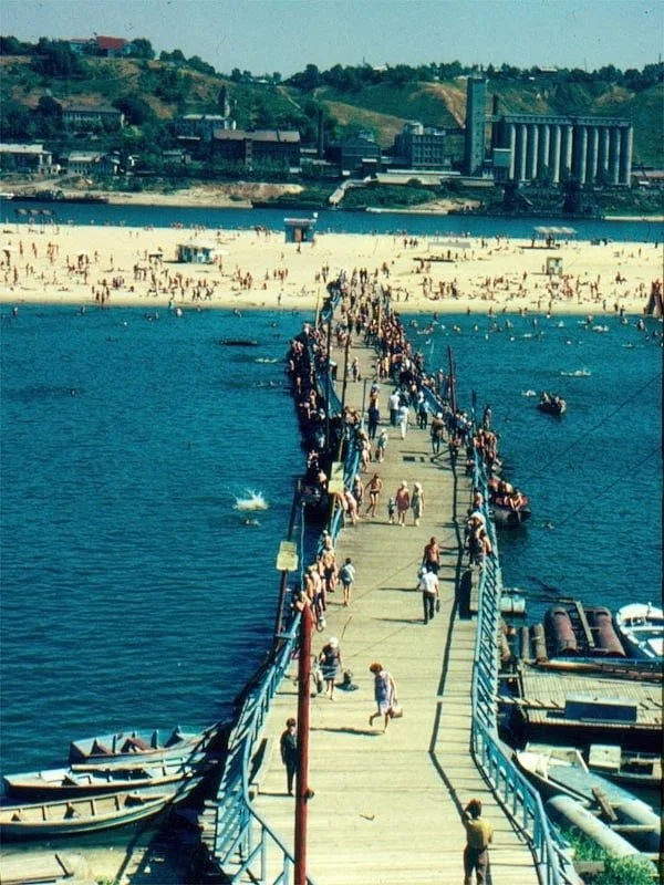 Bridge to the beach of Grebnevskie Pesky Island with a view of Blagoveshchenskaya Sloboda Gorky City - Kanavinsky District - Marata Street, 1969 - the USSR, Telegram (link), Made in USSR, Childhood in the USSR, Retro, Bridge, Beach, Nizhny Novgorod, Film, Nostalgia, 60th